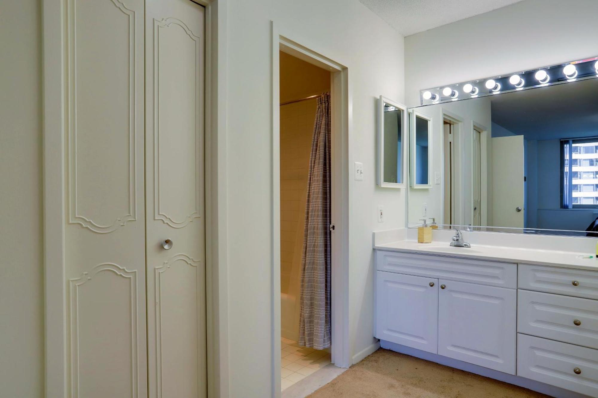 Fantastic 2 Bedroom Apartment With Gym At Арлингтон Экстерьер фото